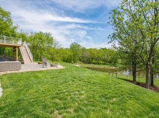 3013 Forrest Meadow Ln, Hiawatha, IA 52233