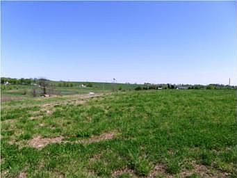 SMALL ACREAGE LOT IN PRIVATE GARDENS