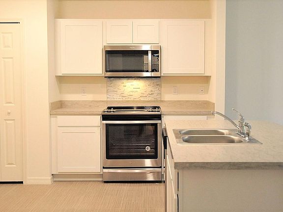 5th image of 4612 SW Dateland St