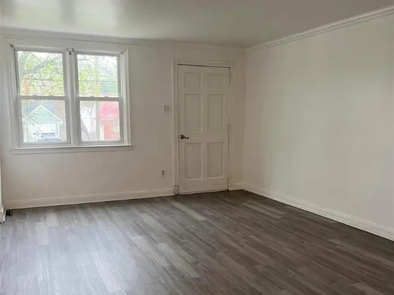 813 W Emaus Ave — Photo 2