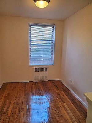 5th image of 3135 Crescent St APT 3V
