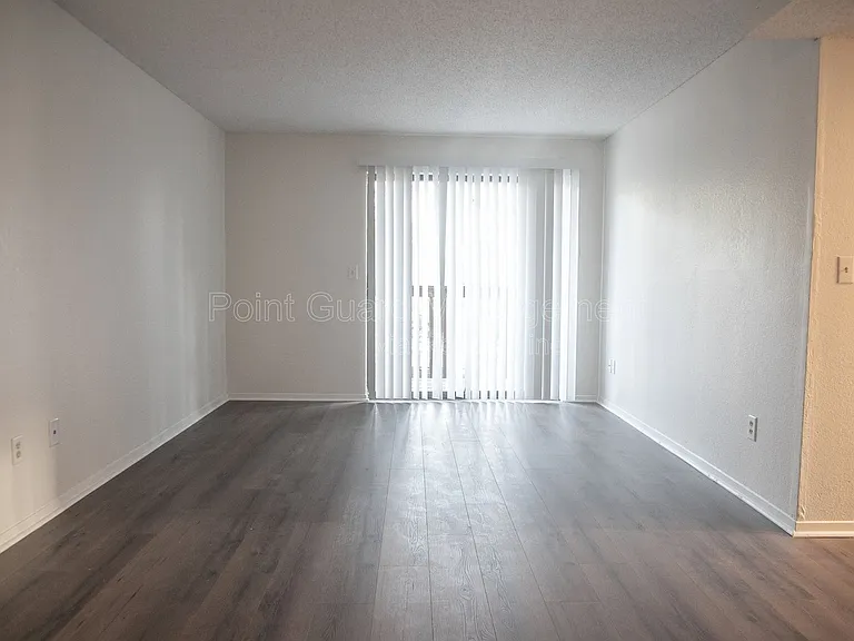 The Vincent Apartments — Photo 25