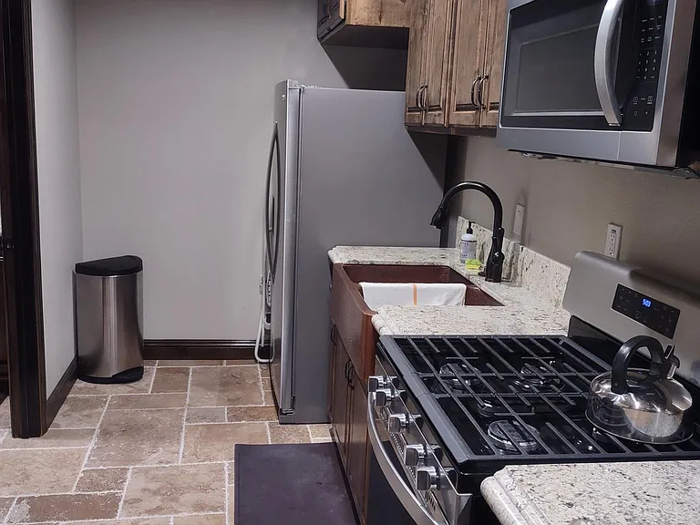 203 N Eureka Dr — Photo 8