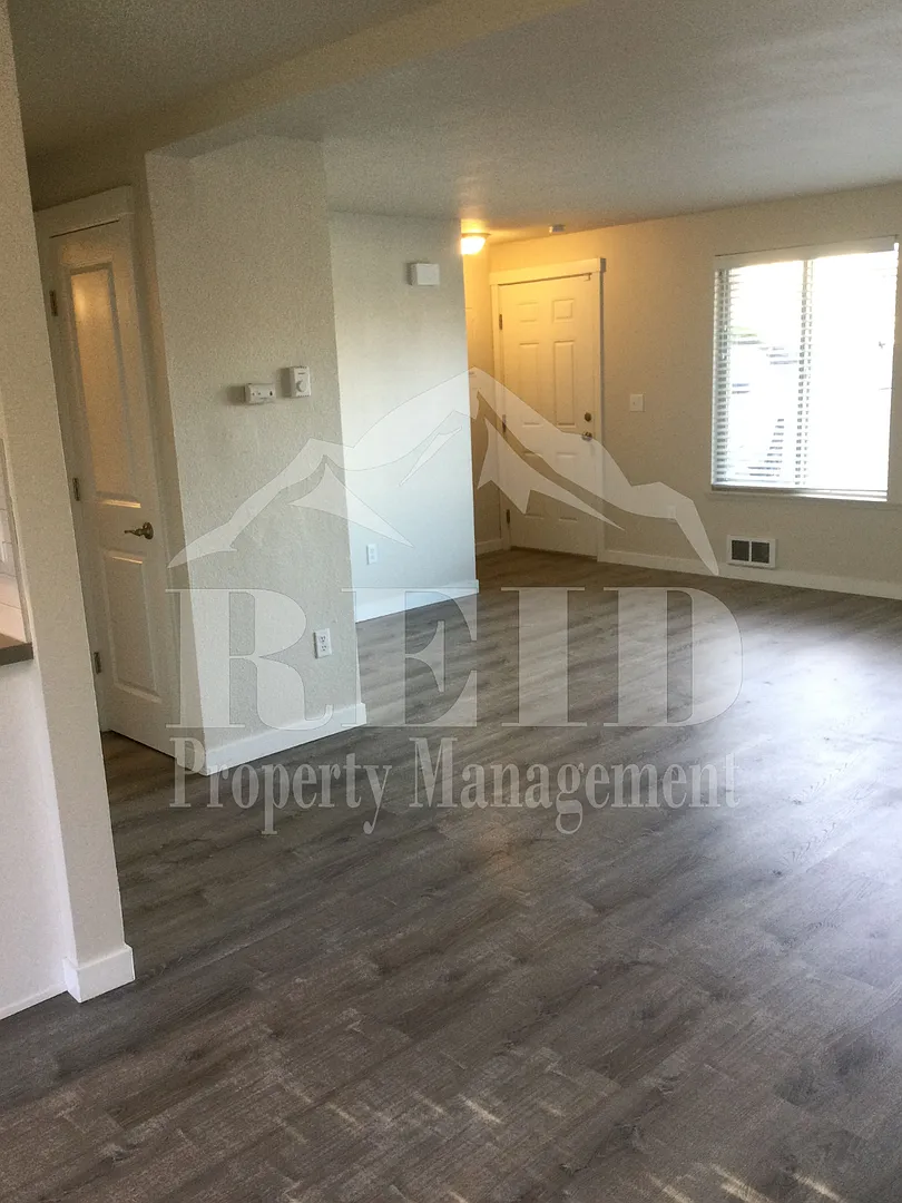 Bremerton spacious duplex. — Photo 4