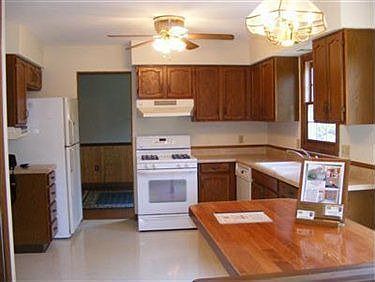 3rd image of 1174 Iroquois Run