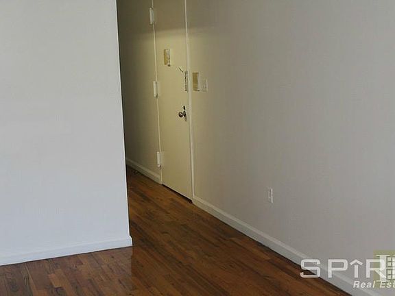 3rd image of 43 W 127th St #3