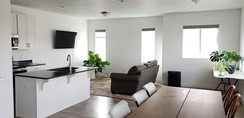 Private Room & Bath for professional male 25+ yrs — Photo 1