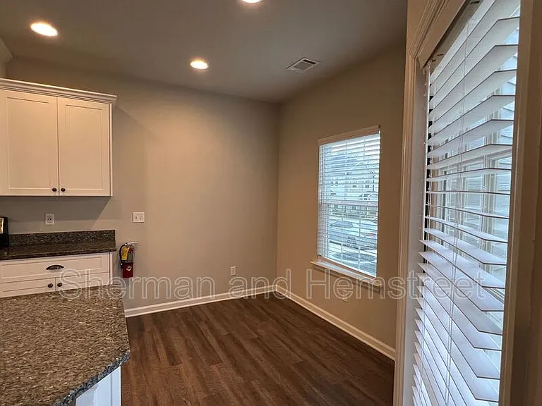 730 Tarvin Cir #730 — Photo 5