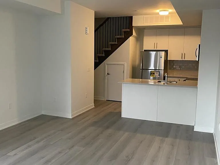 3429 Ridgeway Dr #17 — Photo 3