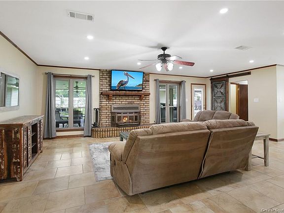 4th image of 1357 Willow Dr