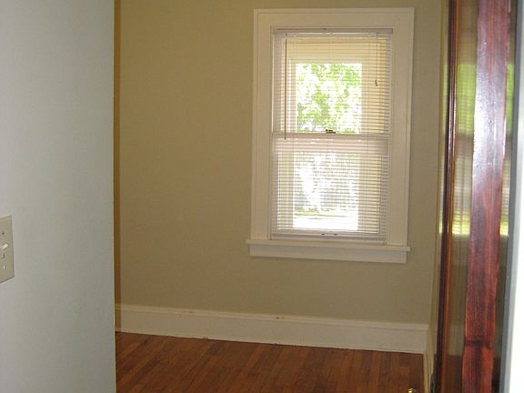 5th image of 326 E 195th St