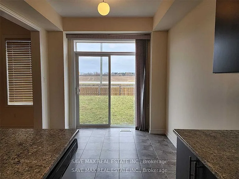 51 Wagner Cres — Photo 8