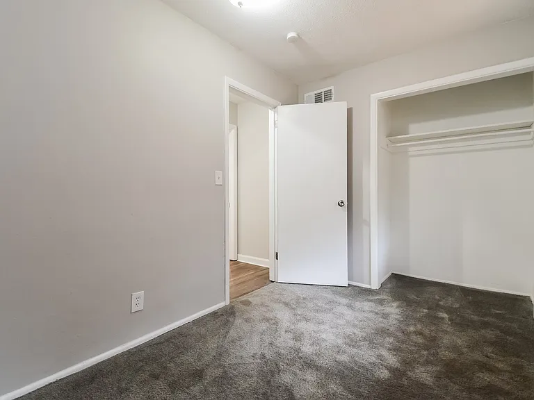 332364_028_bedroom_13547556.jpg