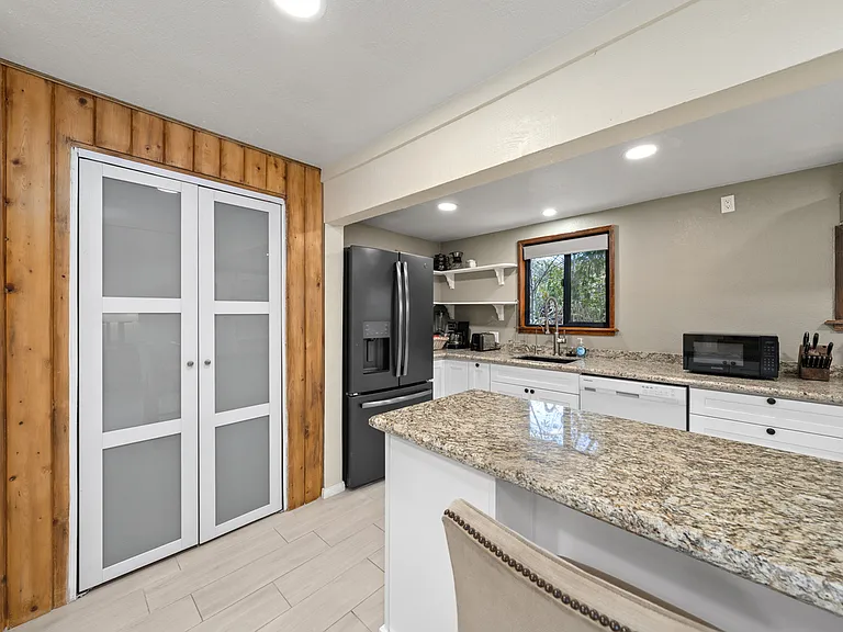 20276 Sycamore Dr — Photo 27