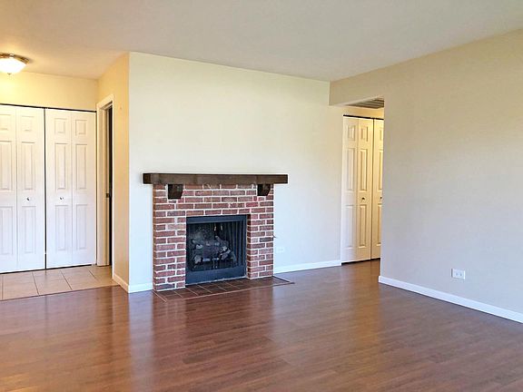4th image of 28 Regent Cir #D1