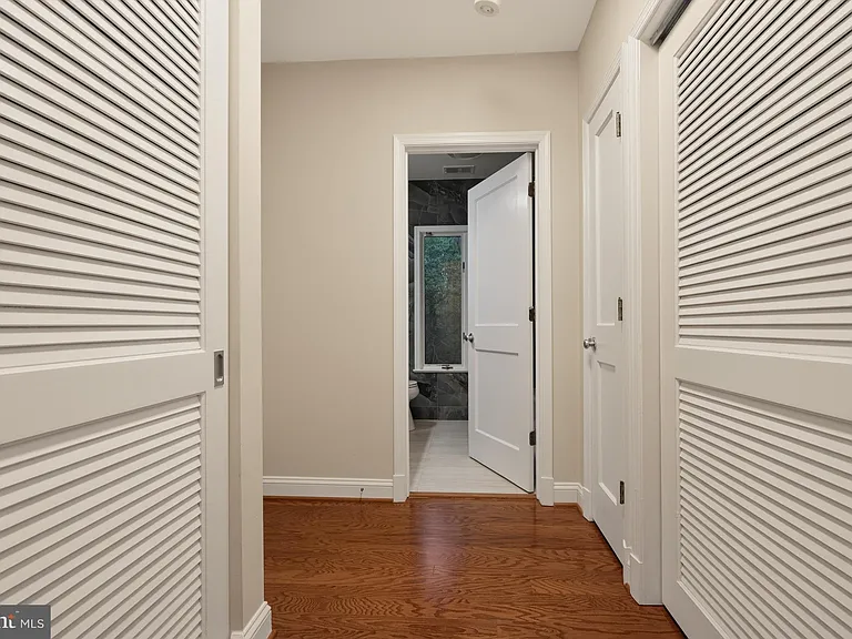 8023 Washington Ave — Photo 33