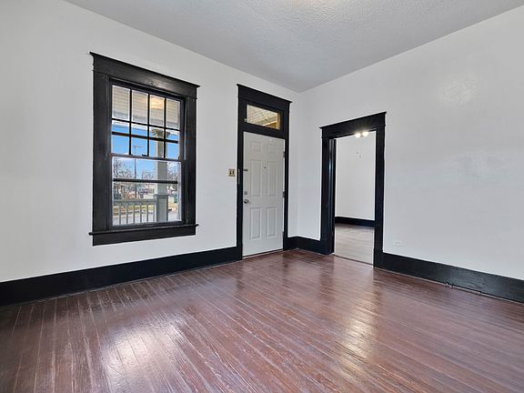 5th image of 1008 Dakota St