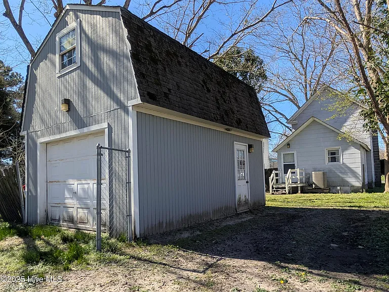710 Beech St — Photo 15