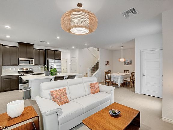 5th image of 600 N Carriage Hill Dr #1035
