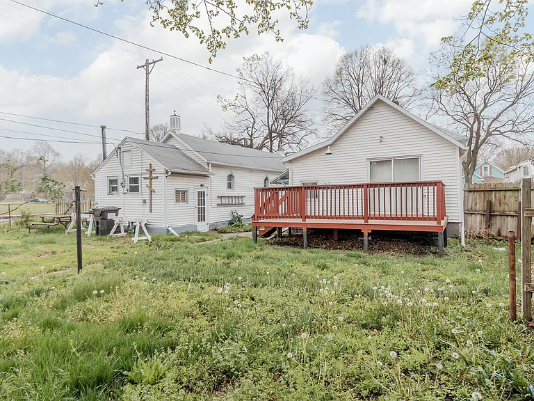 446 E St — Photo 29