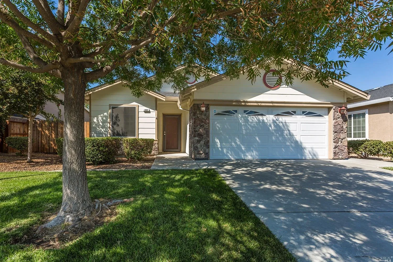 402 Grand Canyon Dr photo 1