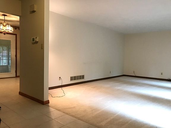 3rd image of 5158 Oakridge Dr