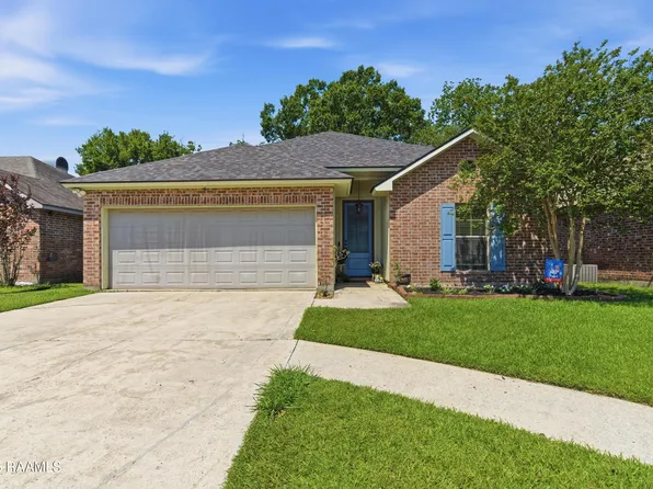 142 Country Garden Ln, Lafayette, LA 70507