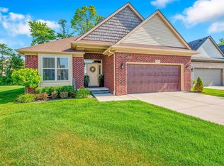 15325 Eton Pointe Dr #10, Clinton Township, MI 48035