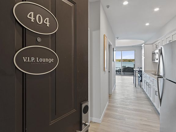 5th image of 680 E Hiawatha Dr #404