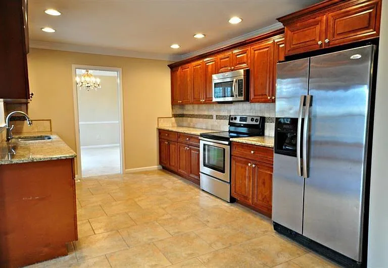 4060 Summit Dr — Photo 4