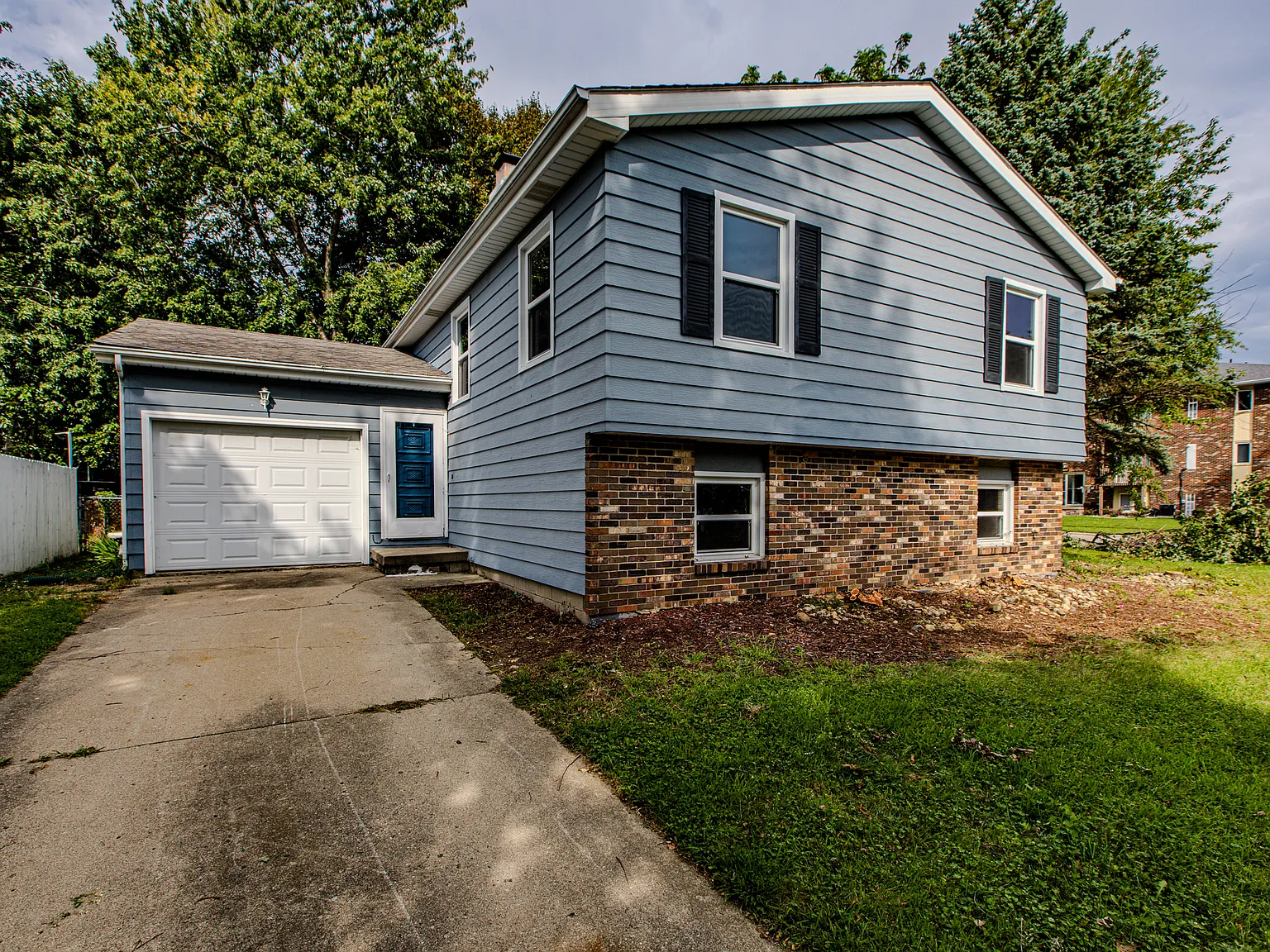 4 bed, 2160 sqft, $2,100 — Photo 1
