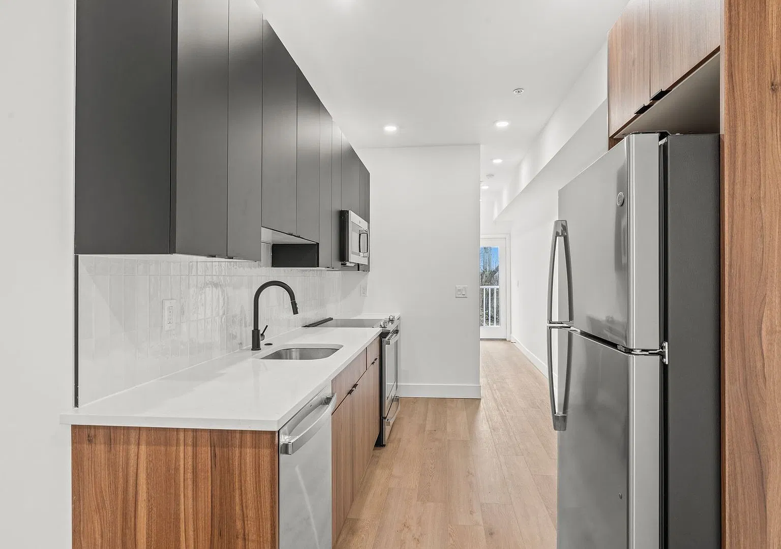 4710 Woodland Ave — Photo 3