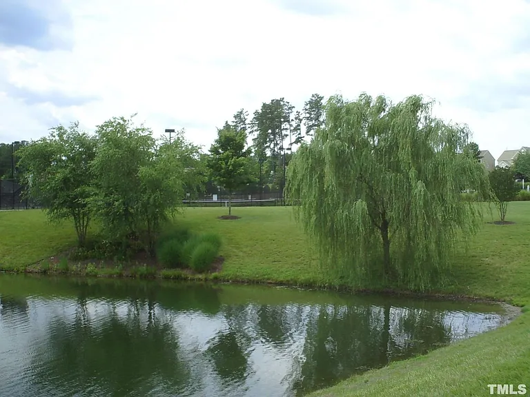 412 Canyon Lake Cir — Photo 23