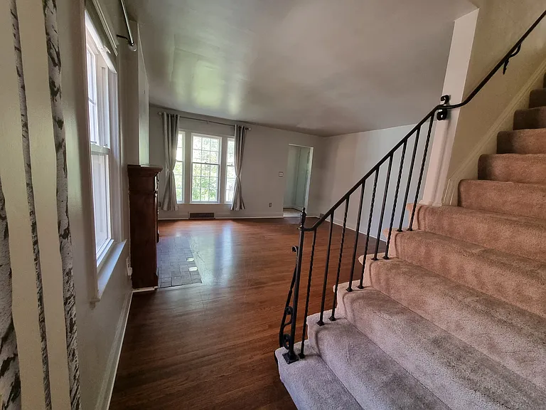 179 Amherstdale Rd — Photo 14
