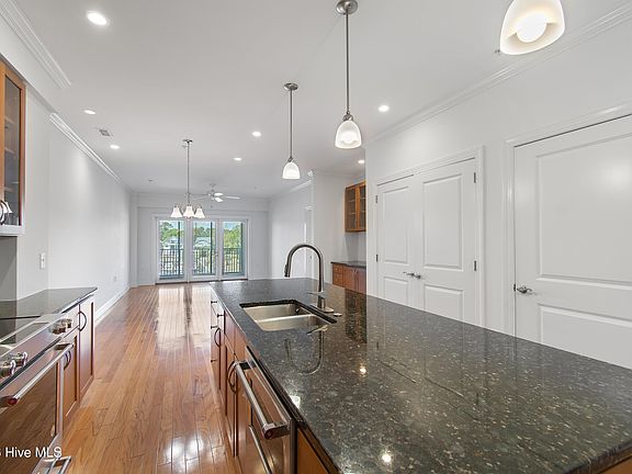 5th image of 2571 St James Drive SE #305
