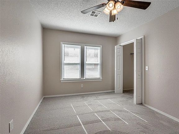 5th image of 637 N Broadway Ave