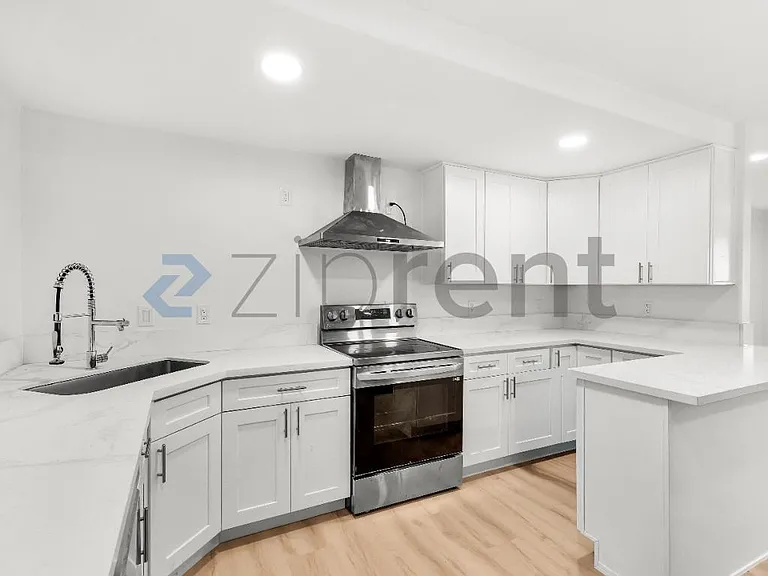 362 Naples St — Photo 5