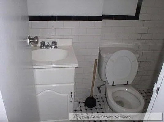 Rented by Magnum Realty Holdings, LLC | media 20