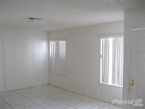 332-439674 - living room 2