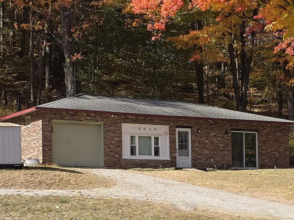 10024 E Lakeview Hills Rd, Traverse City, MI 49684