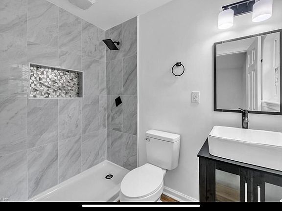 5th image of 452 Southgate Ave