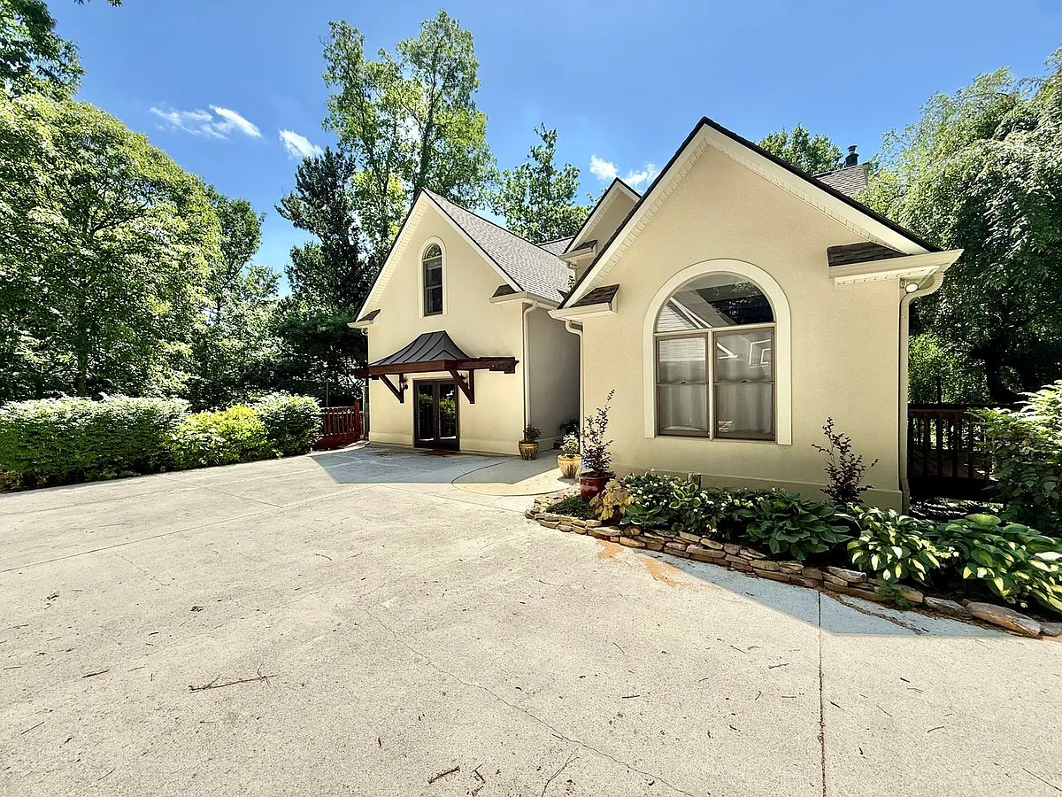 Building Photo - 309 E Bullrun Valley Dr