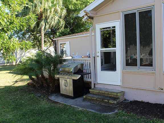 5th image of 1068 La Paloma Blvd
