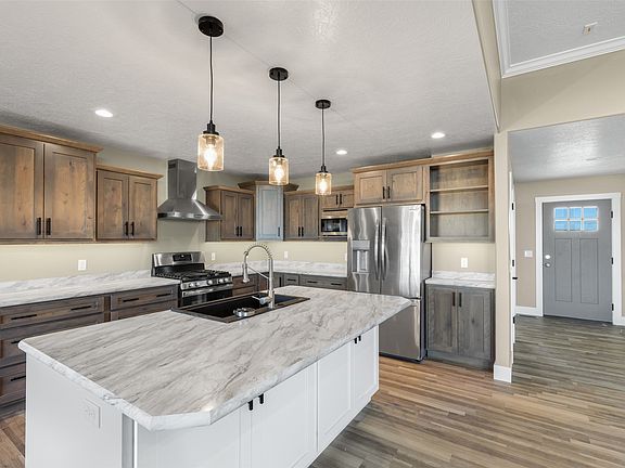 2nd image of 27 Copper Creek Ln