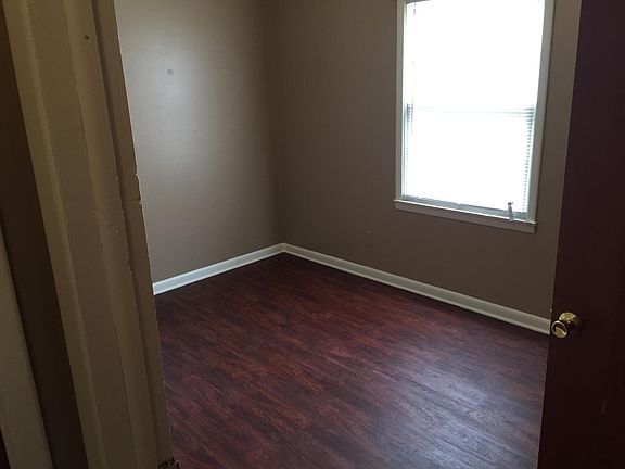 3rd image of 32 Halsey Dr
