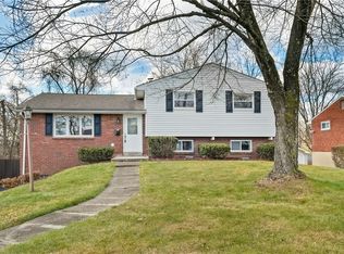 531 Fieldstone Dr, Monroeville, PA