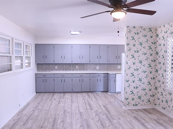 3rd image of 2705 Sunset St
