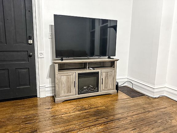 55" Smart TV w/ New Fireplace TV Stand