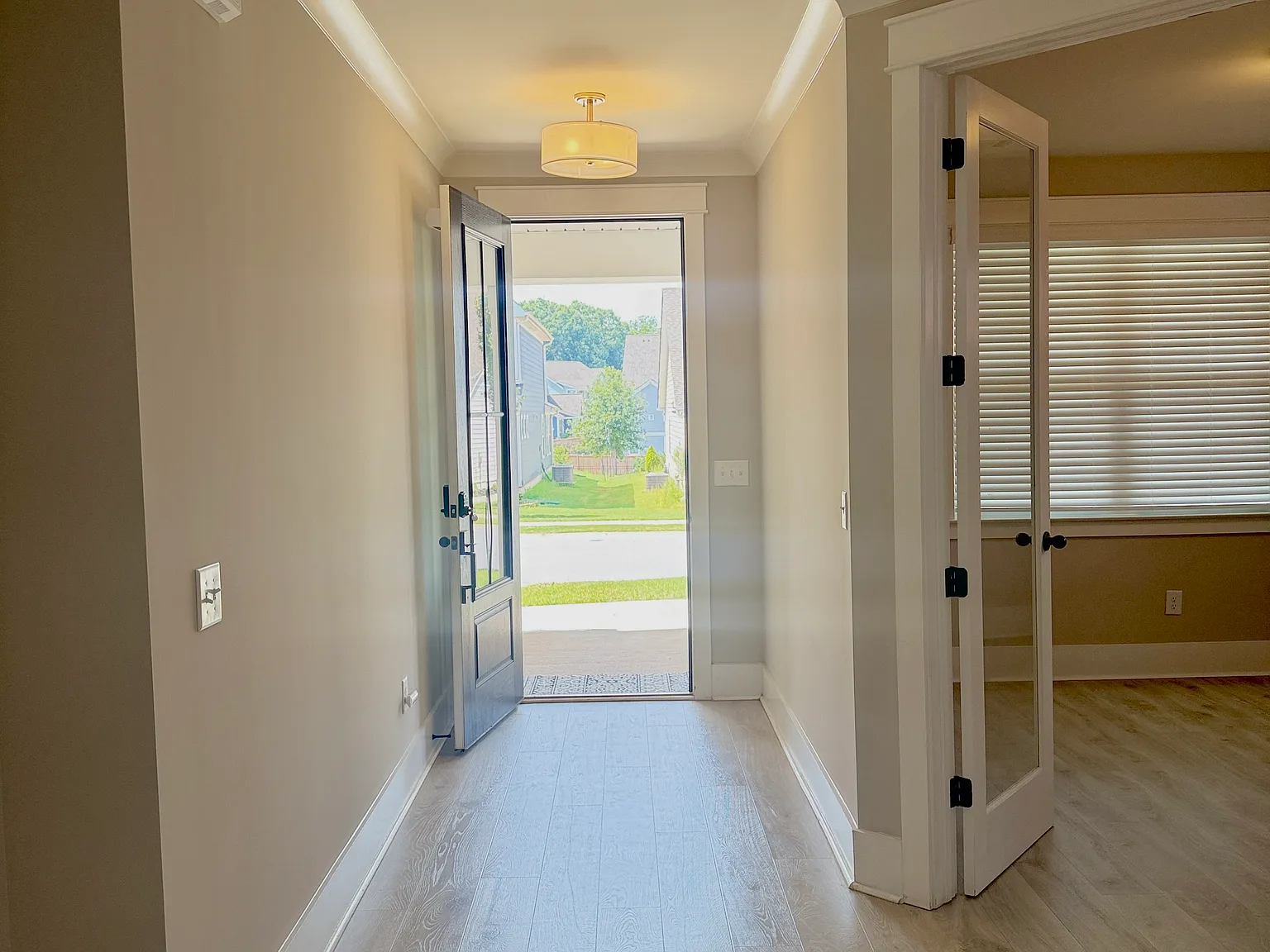 4 bed, 2.5 bath, 3000 sqft, $2,650 — Photo 3