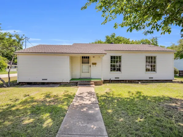 110 Lewis St, Waxahachie, TX 75165
